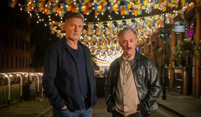 “TIP TOE”, DE RUSSELL T. DAVIES : CHRONIQUE D’UNE HOMOPHOBIE QUI REDEVIENT ORDINAIRE