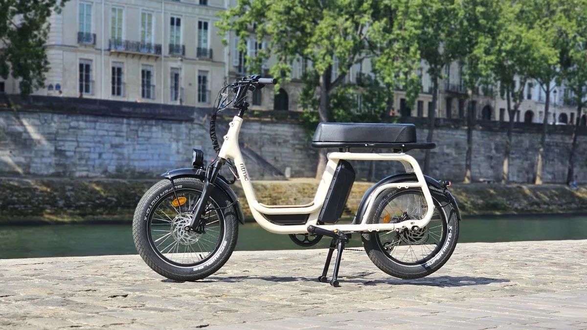 ON A TESTÉ LE RITMIC DUO, UN BIPLACE ÉLECTRIQUE BIEN ÉQUIPÉ POUR LA VILLE ET À L’AUTONOMIE XXL