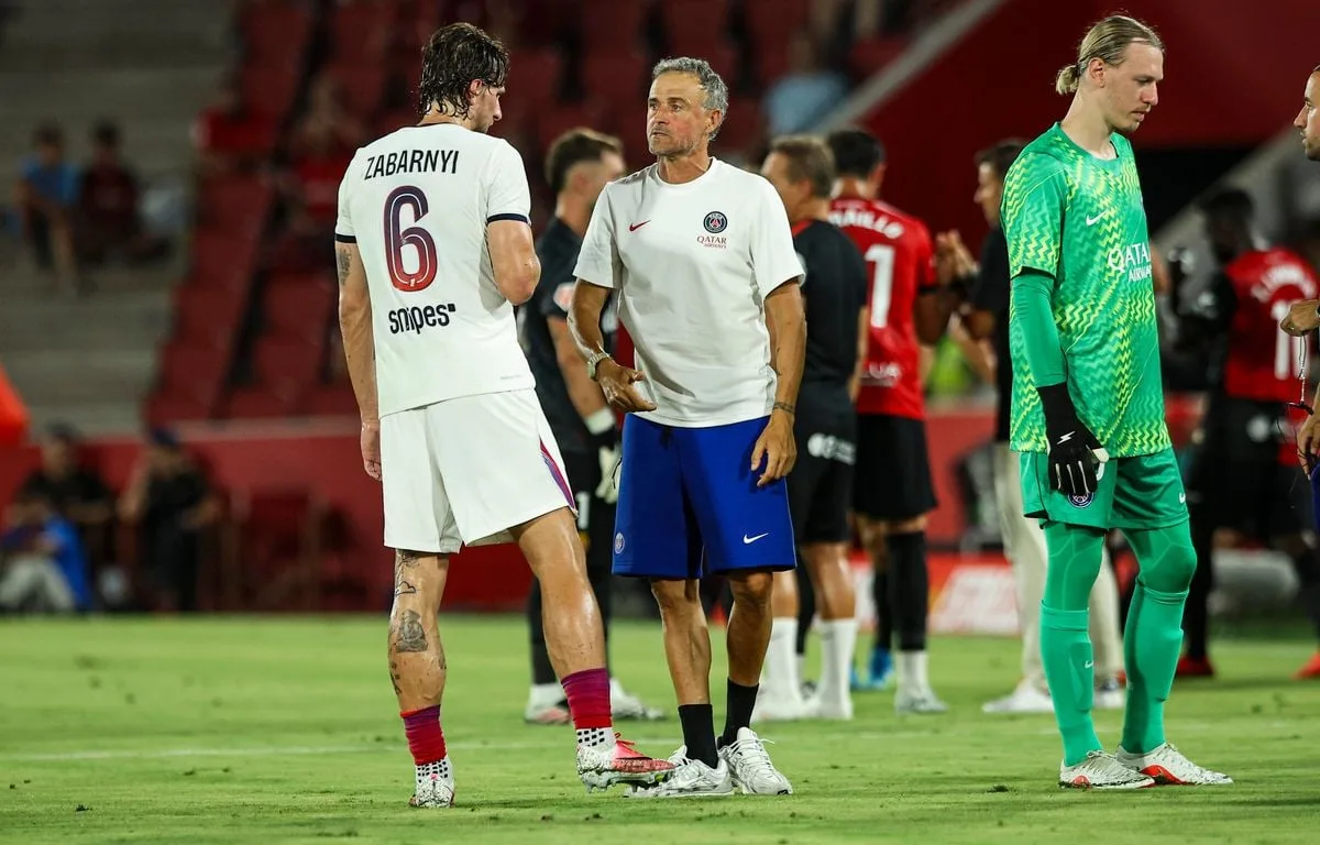 FOOTBALL : LA TÊTE SANS DOUTE ENCORE EN VACANCES, LE PSG PREND UNE RACLÉE PAR MAJORQUE