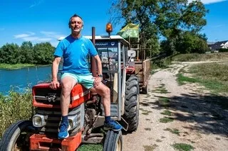 « C’ÉTAIT COMME UN PÈLERINAGE » : APRÈS LE DÉCÈS DE SES PARENTS, IL TRAVERSE LA FRANCE À BORD DU TRACTEUR FAMILIAL