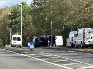 HOMME TUÉ PAR BALLE SUR UNE AIRE DES GENS DU VOYAGE EN VENDÉE : LE SUSPECT EN FUITE, D’IMPORTANTS MOYENS DÉPLOYÉS