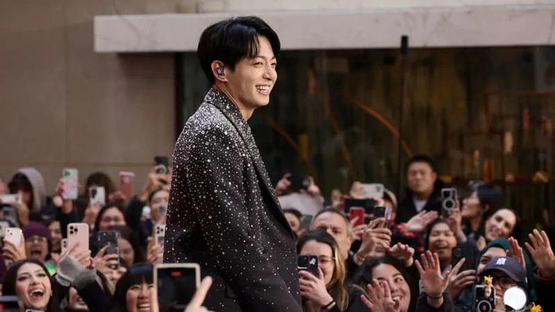 « UN NIVEAU D’OBSESSION EXTRÊME »: UN AN DE PRISON AVEC SURSIS POUR UNE BRÉSILIENNE QUI AVAIT SONNÉ 133 FOIS CHEZ UN CHANTEUR DE BTS