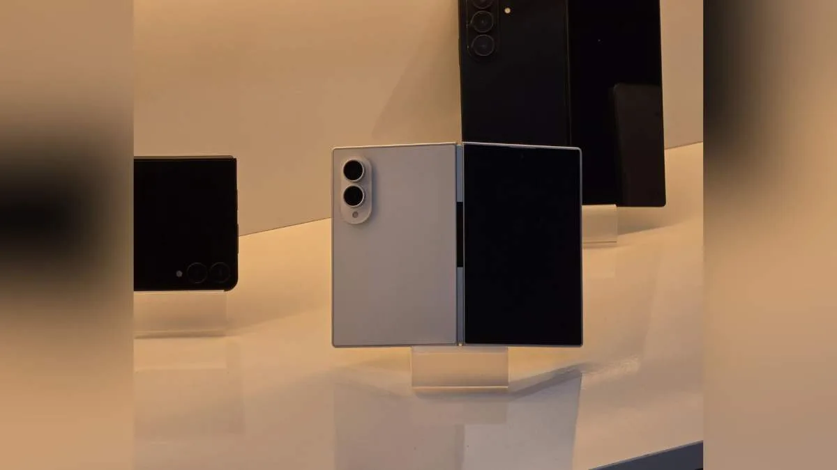 LE SECRET LE MOINS BIEN GARDÉ : LE GALAXY Z FOLD 8 AU NOUVEAU FORMAT EST DÉJÀ EXPOSÉ DANS UN SAMSUNG STORE