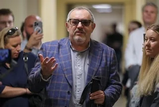 « ENTRE L’EXIL ET LA PRISON, JE N’AI PAS HÉSITÉ » : L’OPPOSANT RUSSE BORIS NADEJDINE RACONTE SA FUITE EN FRANCE