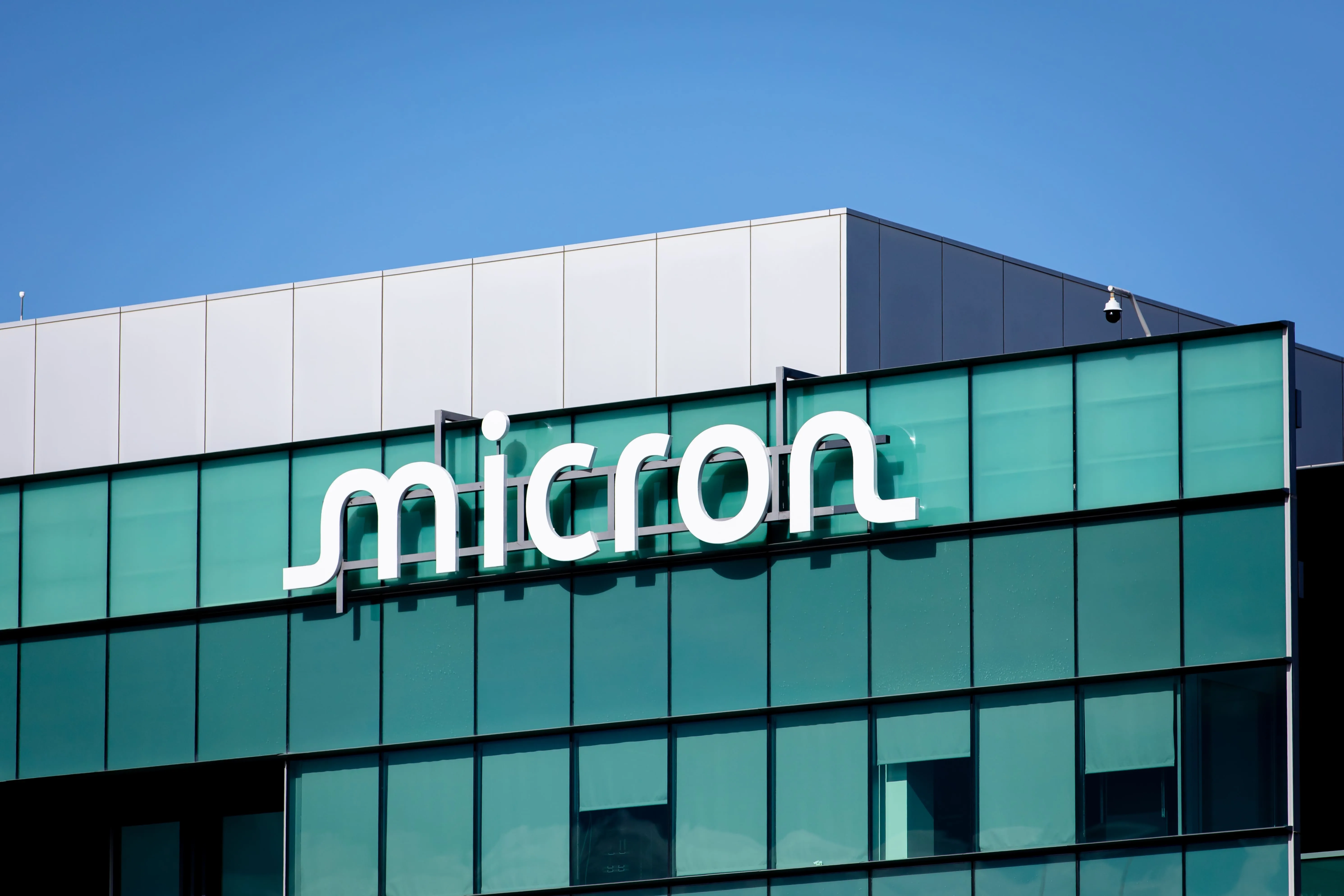 RAM : MICRON A DÉJÀ BLOQUÉ 22 MILLIARDS DE DOLLARS DE COMMANDES SUR PLUSIEURS ANNÉES, MAIS C’EST UNE MAUVAISE NOUVELLE