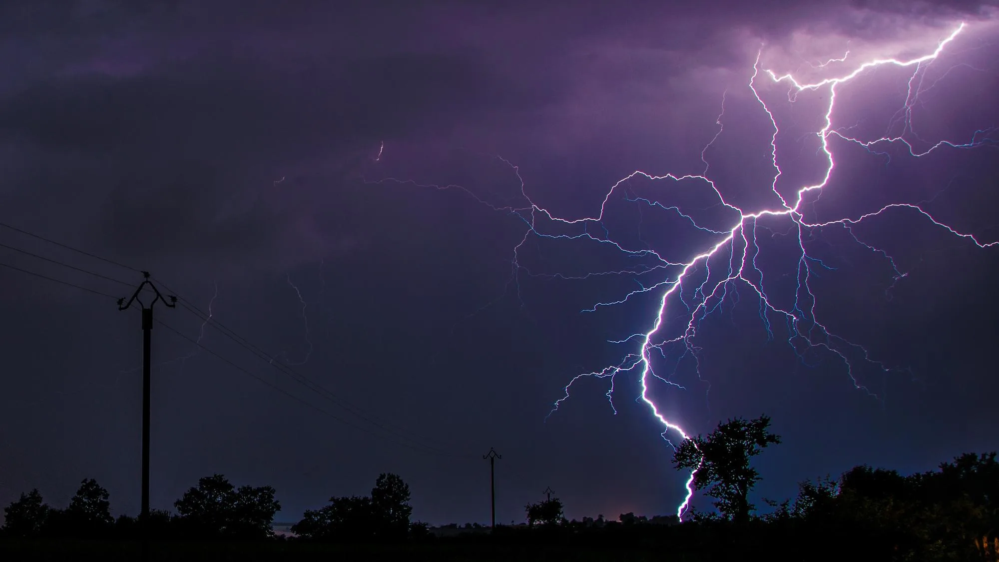 LE DÉPARTEMENT DES LANDES PARTICULIÈREMENT TOUCHÉ PAR LES ORAGES, 1 400 ÉCLAIRS EN QUELQUES HEURES