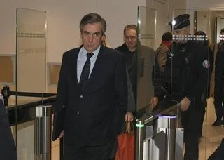 FRANÇOIS FILLON SUSPENDU DE LA LÉGION D’HONNEUR ET DE L’ORDRE NATIONAL DU MÉRITE