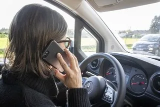 TÉLÉPHONE, CEINTURE : CE RADAR NOUVELLE GÉNÉRATION DOPÉ À L’IA ANALYSE VOS GESTES ET DÉTECTE LES INFRACTIONS AU VOLANT
