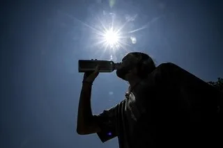 CANICULE : SIX DÉPARTEMENTS PLACÉS EN VIGILANCE ORANGE PAR MÉTÉO FRANCE CE VENDREDI