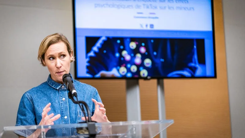« UN TOURNANT, UNE PREMIÈRE ÉTAPE MAJEURE »: LA DÉPUTÉE LAURE MILLER, À L’ORIGINE DU TEXTE CENSURÉ SUR L’INTERDICTION DES RÉSEAUX SOCIAUX AUX MOINS DE 15 ANS, SE RÉJOUIT DE L’ACCORD TROUVÉ ENTRE META ET DES ÉTATS AMÉRICAINS