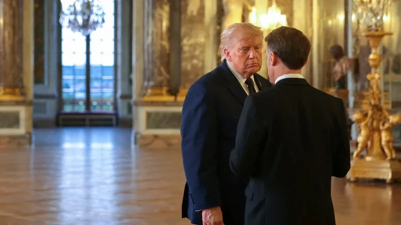 APRÈS LES MENACES DE DONALD TRUMP SUR LE GAZOLE, EMMANUEL MACRON L’A APPELÉ POUR LUI DEMANDER « D’AGIR DE MANIÈRE CONCERTÉE, SANS RESTRICTION AUX EXPORTATIONS »