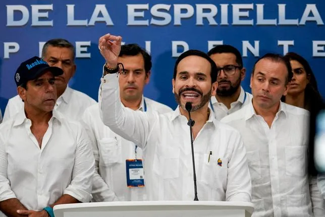 L’EXALTATION RELIGIEUSE DU PRÉSIDENT ABELARDO DE LA ESPRIELLA, “UN SIGNAL D’ALARME” EN COLOMBIE