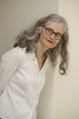 IL N’Y A PAS DE GRANDE FAMILLE QUI TIENNE : « NOUS AUSSI », LE ROMAN CHOC D’ANNE GODARD