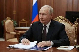GUERRE EN UKRAINE : MOSCOU AFFIRME QUE LES FRAPPES DE KIEV NE FERONT QUE PROLONGER LE CONFLIT… LE POINT SUR LA NUIT