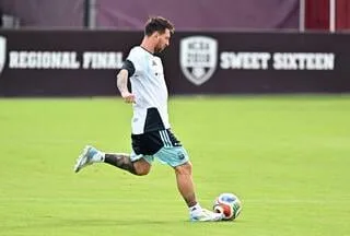 COUPE DU MONDE 2026. « IL VA BEAUCOUP MIEUX » : SCALONI RASSURANT SUR MESSI, QUI POURRAIT PARTICIPER AUX MATCHES AMICAUX