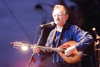 LE MUSICIEN DÓNAL LUNNY, FIGURE DE LA RENAISSANCE DE LA MUSIQUE IRLANDAISE, EST DÉCÉDÉ