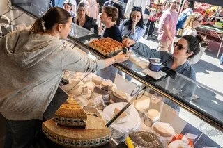 TROIS MARCHÉS INCONTOURNABLES DU FINISTÈRE : UNE IMMERSION AU CŒUR DE LA BRETAGNE