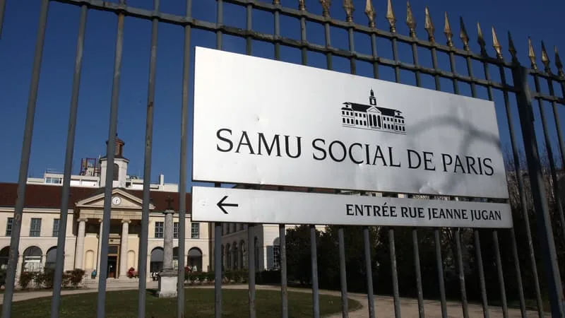 UN CAMPEMENT DE SANS-ABRIS INSTALLÉS DANS L’ENCEINTE DU SAMU SOCIAL DE PARIS ÉVACUÉ APRÈS DEUX MOIS D’OCCUPATION