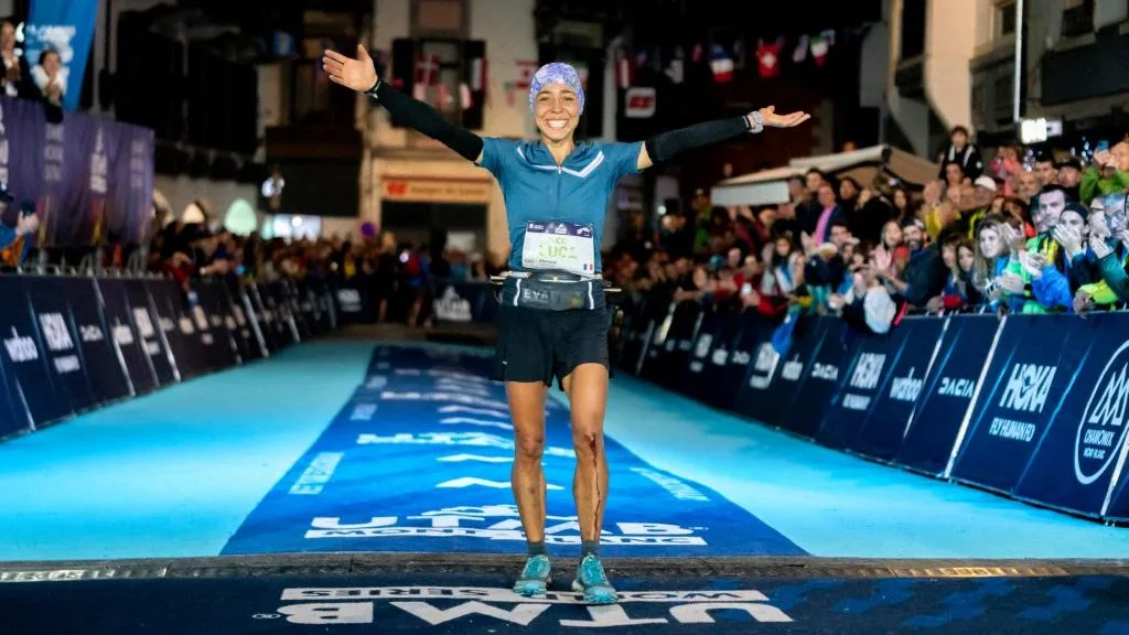 BLANDINE L’HIRONDEL REMPORTE L’UTMB CHEZ LES FEMMES, BAPTISTE CHASSAGNE SUR LE PODIUM CHEZ LES HOMMES