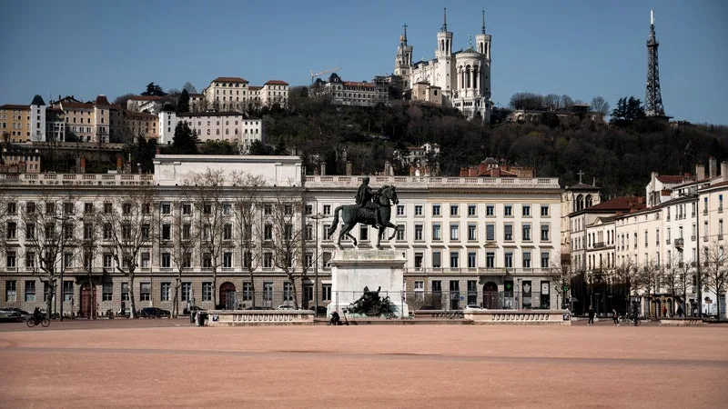 LE COUVRE-FEU RENOUVELÉ DANS L’HYPER-CENTRE DE LYON CE DIMANCHE SOIR POUR « ASSURER L’ORDRE PUBLIC »