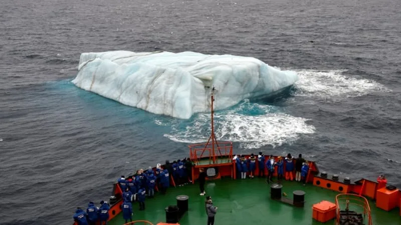 SEULES LA CHINE ET LA RUSSIE EXPLOITENT AUJOURD’HUI DES SERVICES DE FRET SUR CETTE ROUTE: UN PORTE-CONTENEURS QUITTE LA CORÉE DU SUD POUR REJOINDRE L’EUROPE EN PASSANT PAR L’ARCTIQUE