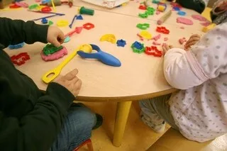 UN ANIMATEUR PÉRISCOLAIRE MIS EN EXAMEN POUR VIOLS ET AGRESSIONS SEXUELLES SUR MINEURS DANS LE VAR