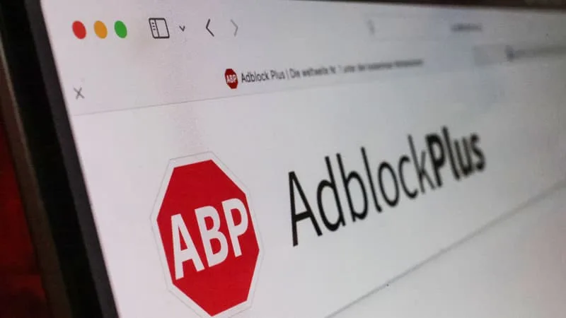 LE NAVIGATEUR EDGE ABANDONNE LES BLOQUEURS DE PUBS TANDIS QUE FIREFOX VA LES IMPOSER SUR MOBILE ET BRAVE LES SOUTENIR