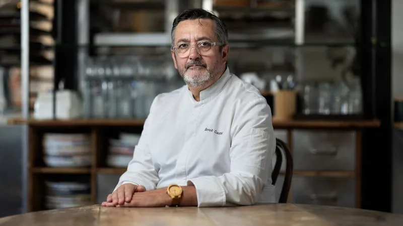 « AUTANT CUISINIER, JARDINIER, BOULANGER QUE PÂTISSIER »: BENOÎT CASTEL, SACRÉ MEILLEUR PÂTISSIER DU MONDE, MISE « TOUT DANS LE PRODUIT »