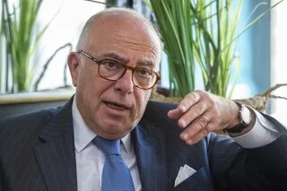 ENTRETIEN. PRÉSIDENTIELLE 2027 : FACE AU RN ET À LFI, BERNARD CAZENEUVE EN APPELLE À UNE « COALITION DES ENGAGÉS »