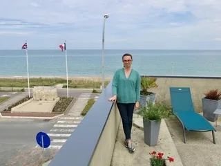 INSOLITE. CETTE CHAMBRE D’HÔTE EN NORMANDIE PROPOSE DE DORMIR À CÔTÉ D’UN BLOCKHAUS DU MUR DE L’ATLANTIQUE