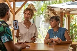 « TROPIQUES CRIMINELS » : ÉMUES, SONIA ROLLAND ET BÉATRICE DE LA BOULAYE ANNONCENT LA FIN DU TOURNAGE DE LA SÉRIE