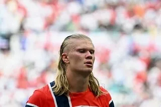 COUPE DU MONDE. « JE LE VIS SEREINEMENT » : LA FOLLE RESSEMBLANCE D’UNE MANNEQUIN RUSSE AVEC ERLING HAALAND