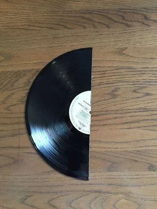 EN PLEINE CANICULE, ILS S’INQUIÈTENT POUR… LEURS VINYLES !