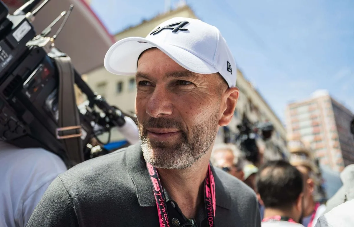 EQUIPE DE FRANCE : UNE DÉROGATION MINISTÉRIELLE NÉCESSAIRE POUR VALIDER LE SALAIRE DE ZINÉDINE ZIDANE ?