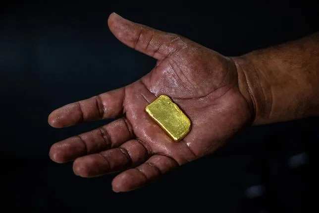 DE L’OR SALE ET ÉTRANGER DANS LES PIÈCES 100 % AMÉRICAINES