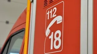 UNE VOITURE CHUTE DE 10 MÈTRES DANS UN RAVIN, LE CONDUCTEUR S’EN SORT LÉGÈREMENT BLESSÉ