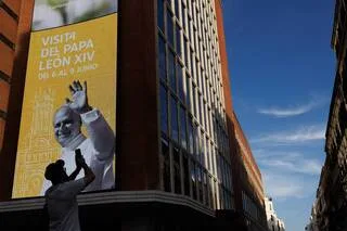 LE PAPE LÉON XIV EN ESPAGNE : UNE VISITE HAUTEMENT SYMBOLIQUE AU CŒUR DES ENJEUX EUROPÉENS