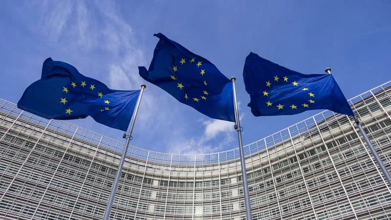« C’EST UNE QUESTION DE CONSTITUTION »: LA FRANCE ET L’ITALIE S’OPPOSENT À CE QUE L’ANGLAIS SOIT LA SEULE LANGUE UTILISÉE DANS LES COULOIRS DE L’UNION EUROPÉENNE