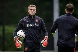 COUPE DU MONDE 2026. LES PAYS-BAS S’INQUIÈTENT DE LA CONDITION PHYSIQUE DE LEUR GARDIEN TITULAIRE BART VERBRUGGEN