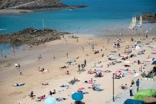 TÉMOIGNAGE. ON A DEMANDÉ AUX IA… DE NOUS CALER UN WEEK-END À SAINT-MALO