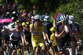 TOUR DE FRANCE. « C’EST MAINTENANT QU’IL FAUT FAIRE PORTER NOTRE VOIX » : ENTRE MALEMORT ET USSEL, LE JOUR LE PLUS CHAUD