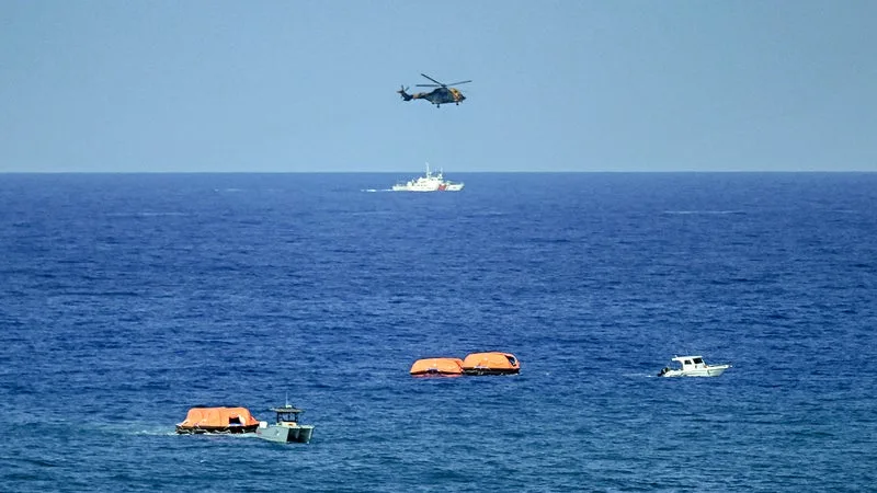 NAUFRAGE D’UN FERRY À CHYPRE DU NORD: LES AUTORITÉS PENSENT QUE LES 20 DISPARUS SONT PRISONNIERS DE L’ÉPAVE