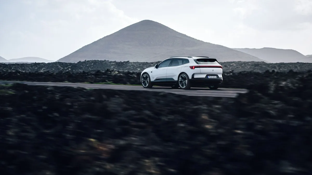 POLESTAR FAIT MARCHE ARRIÈRE : LA MARQUE REMET (ENFIN) UNE VITRE SUR LE COFFRE DE SA NOUVELLE VOITURE ÉLECTRIQUE, LA POLESTAR 4 SUV