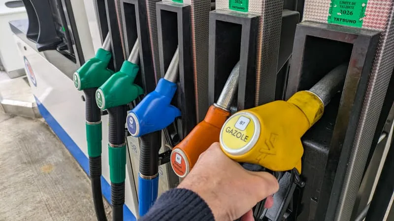 LE GAZOLE SOUS LES 2 EUROS POUR LA 1ÈRE FOIS DEPUIS LE 7 MARS: LES PRIX À LA POMPE ENREGISTRENT UN LÉGER RECUL MAIS UNE FORTE BAISSE RESTE PEU PROBABLE (MALGRÉ L’ESPOIR D’UN ACCORD IRAN-ETATS-UNIS)