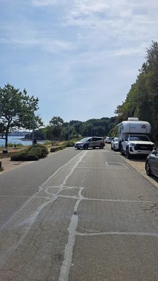 IL CHERCHE SON ALLIANCE DANS LE SABLE ET TOMBE SUR UNE GRENADE : L’ENGIN FINALEMENT NEUTRALISÉ SUR UNE PLAGE DE BRETAGNE
