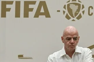 CRISE À LA FIFA : FACE À LA FRONDE, INFANTINO DÉGAINE UNE COUPE DU MONDE U15… À 211 ÉQUIPES