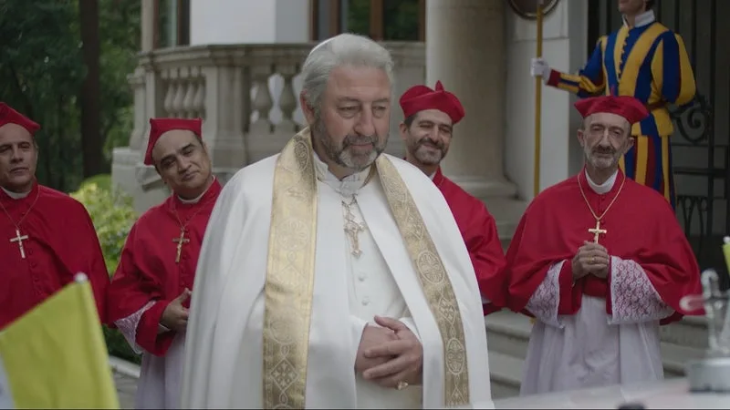 « PAPAMOBILE », « THE YOUNG POPE »… QUELS SONT LES FILMS ET SÉRIES À VOIR POUR LA VENUE DU PAPE À PARIS?