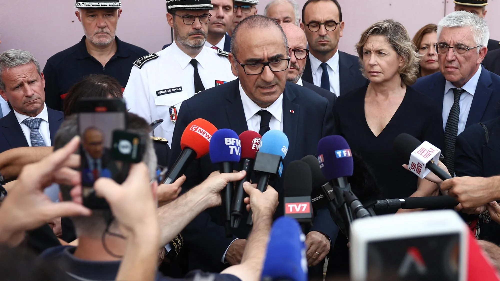 LA MÉTHODE LAURENT NUÑEZ, MINISTRE EN MISSION CONTRE LES FEUX MAIS QUI « NE CHERCHE PAS À SE CRÉER UN RÔLE »