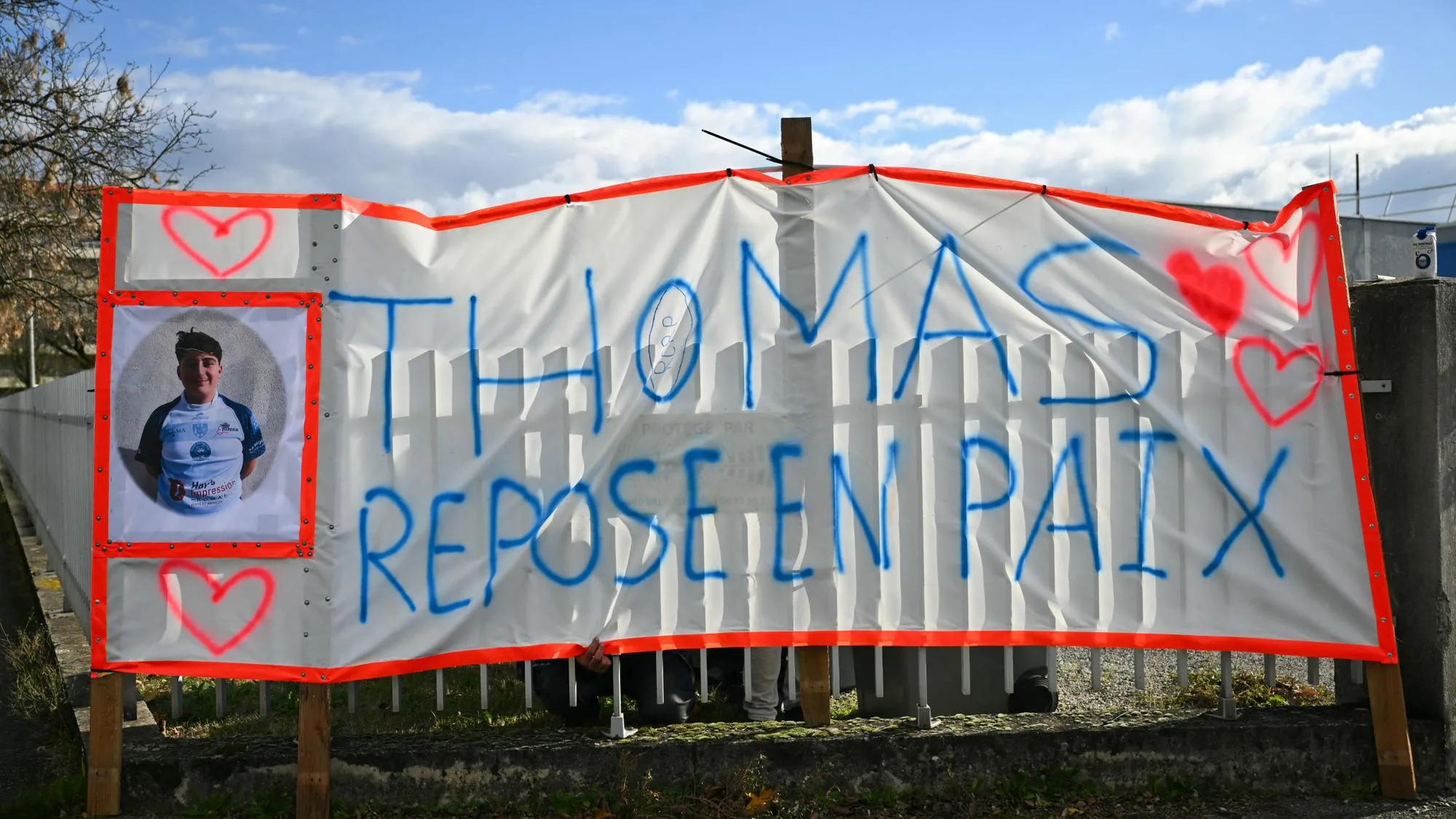 MEURTRE DE THOMAS À CRÉPOL : LE PARQUET DE VALENCE CONTESTE LA CIRCONSTANCE AGGRAVANTE DE « RACISME »