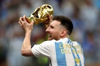 « LA MAGIE MESSI EST TERMINÉE », HÉRITAGE « ÉTERNEL » ET « STUPÉFIANT »… LA PRESSE MONDIALE SALUE LA LÉGENDE DU FOOTBALL